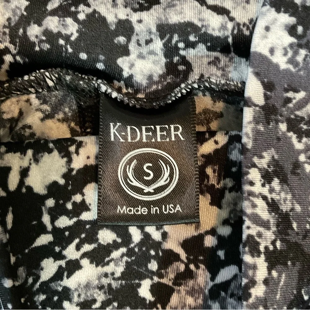 K-Deer Splatter Capri leggings size Small